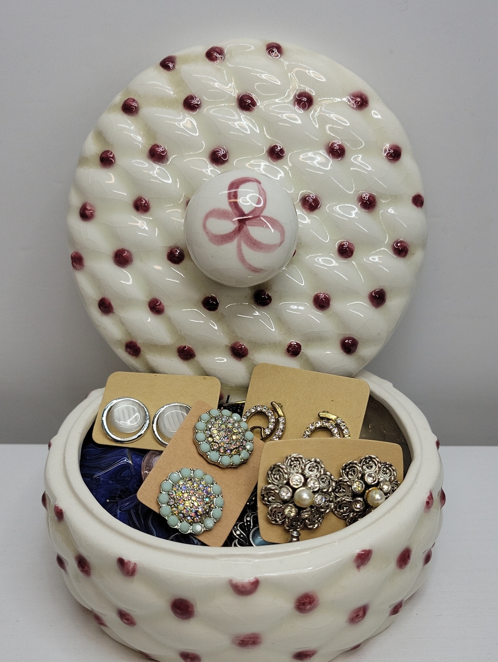 Ceramic Trinketbox with Assorted Earrings